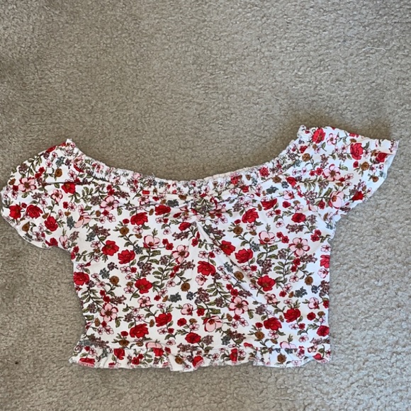 Forever 21 Tops - 🤍 3/$15 Forever 21 Floral Crop Top Off the Shoulder